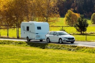 Wohnwagen-Boom in Deutschland: Warum der Anhänger-Führerschein wieder gefragt ist